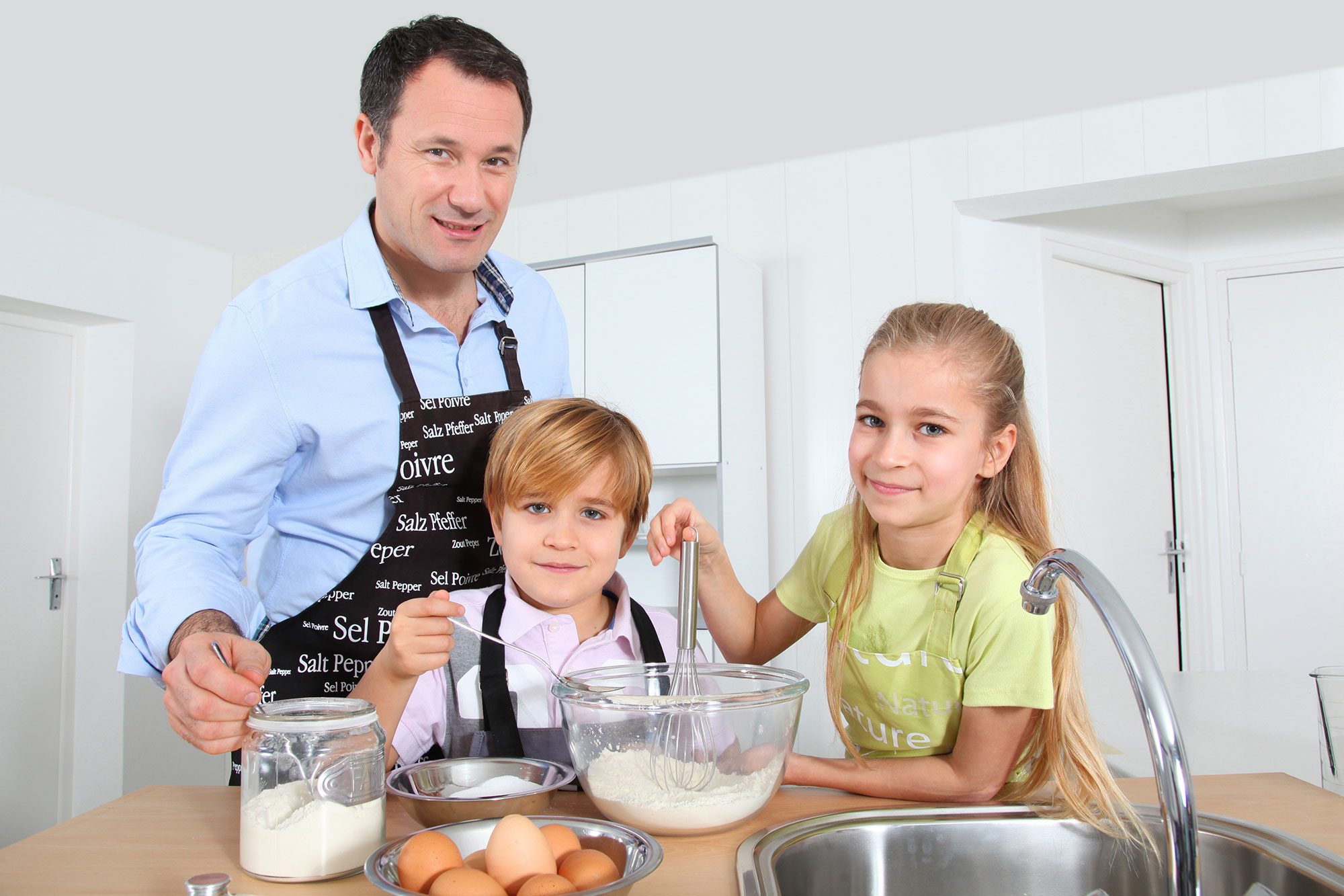 dad-kids-kitchen